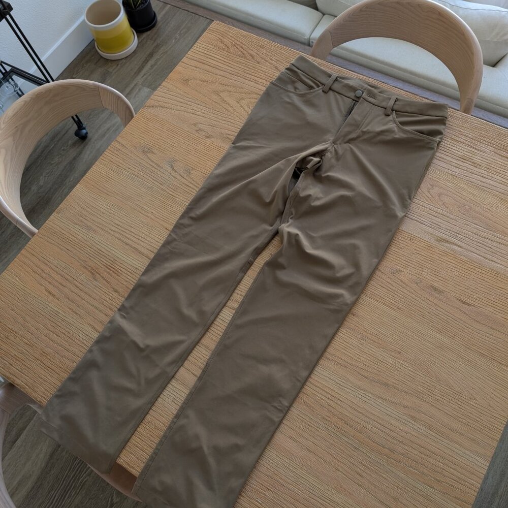 Lululemon ABC pant Classic - size: 30 color: artifact (khaki)